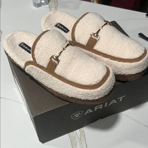 Ariat Cream and Tan Fleece Slippers